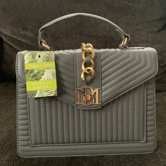 Badgley Mischka Handbags - 🚨NWT🚨Badgley Mischka Quilted Crossbody in Grey